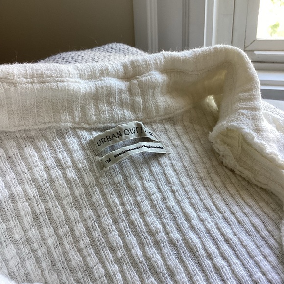 Urban Outfitters cross front top - Picture 2 of 2